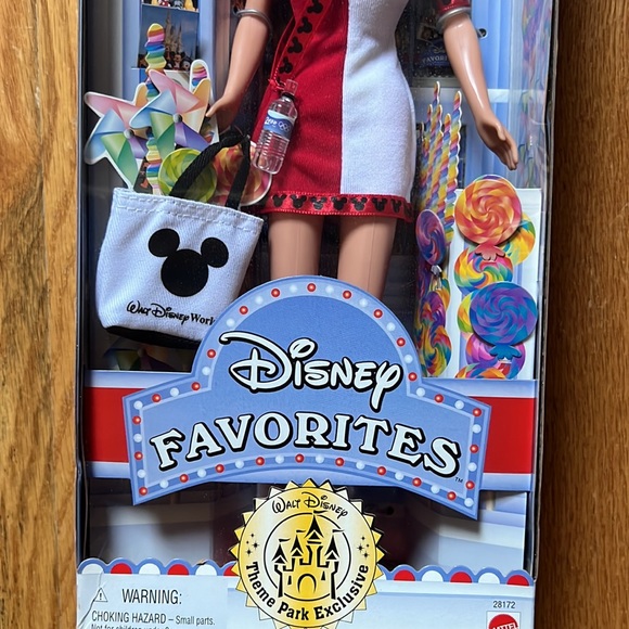 Disney Theme Park Exclusive Barbie - Picture 3 of 3